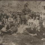 Выпускники пятого выпуска и преподаватели во Владимирском саду, 1926 год.