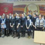Семиклассники школы № 21 с классным руководителем И.И. Блинковой и членами Совета музея.